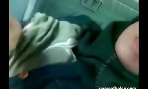 Hijab Arab pelacur dalam kereta